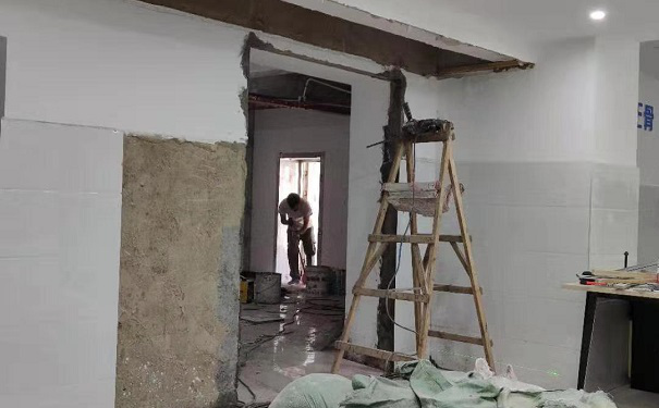 防辐射铅门施工中