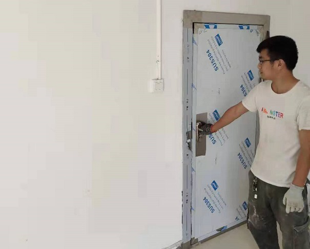 防辐射铅门施工完成